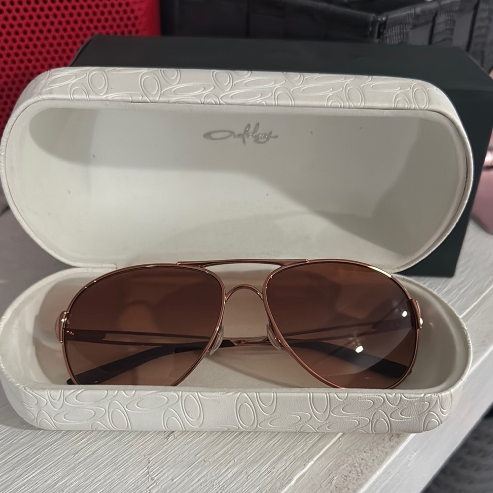 Oakley Aviator Sunglasses with Brown Lenses